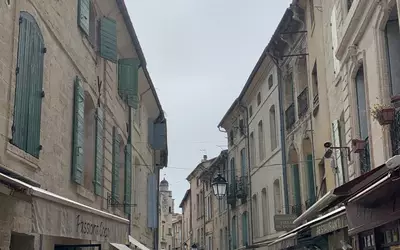 Uzès (30700)