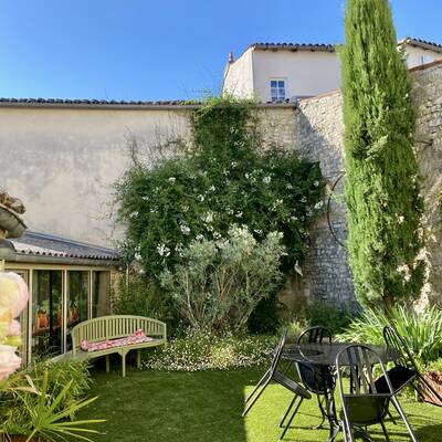 Vente maison 9 pièces Saint-Jean-d'Angély (17400)