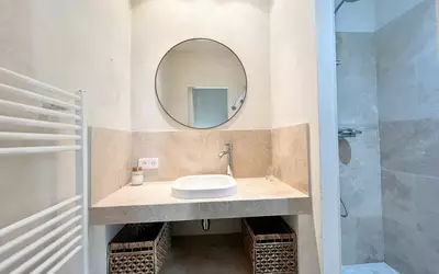 Uzès (30700)