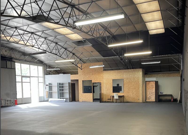 Local d'activité Nantes - 360&nbsp;m² - 3.950&nbsp;&euro;