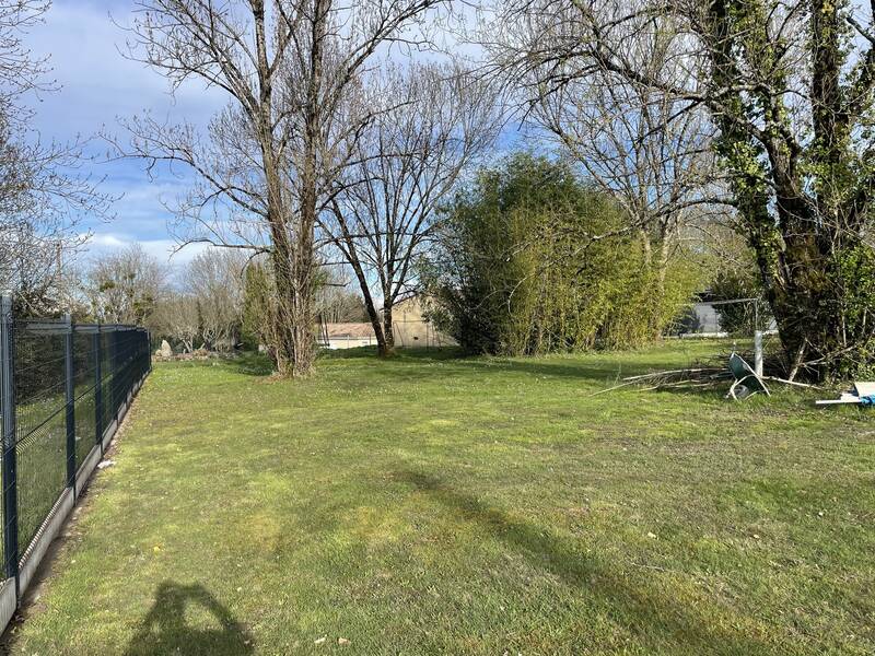 Saint-Martin-De-Laye (33910) Grand Terrain