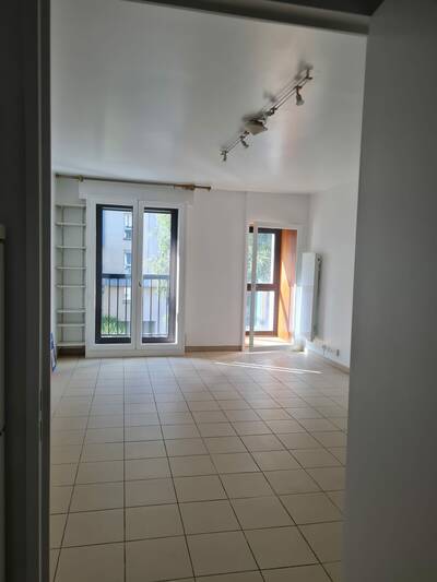 Location appartement studio Paris 20e