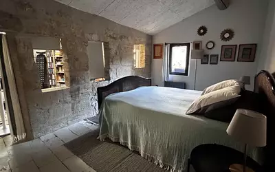 Uzès (30700)