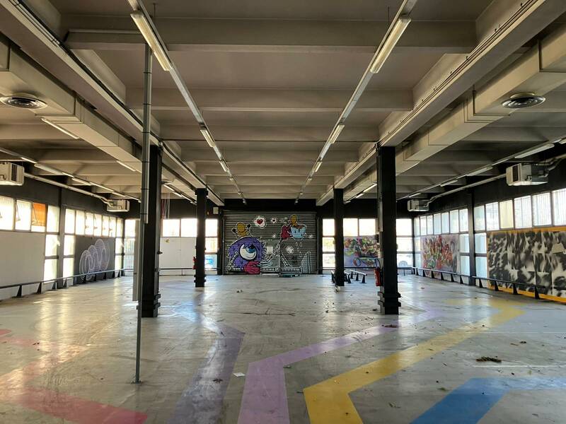 Local d'activité Bordeaux - 1.705&nbsp;m² - 16.300&nbsp;&euro;