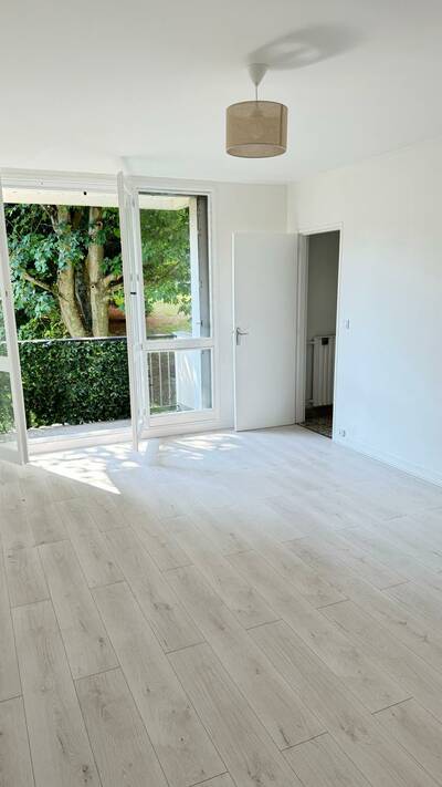 Location appartement studio Noisy-le-Grand (93160)