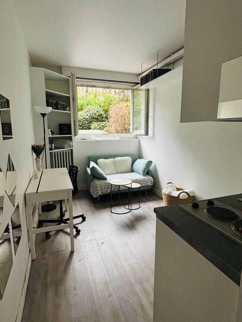 Chambre De Bonne, Paris 15E (75015)