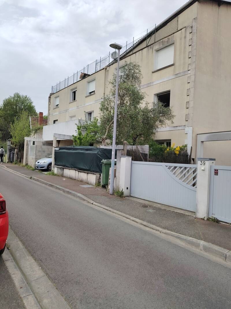 Talence (33400)-Immeuble Avec 500 Places De Parking Sur Tunnel Voté