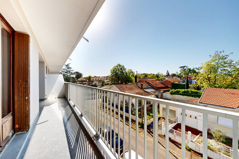Traversant Avec Balcon Terrasse