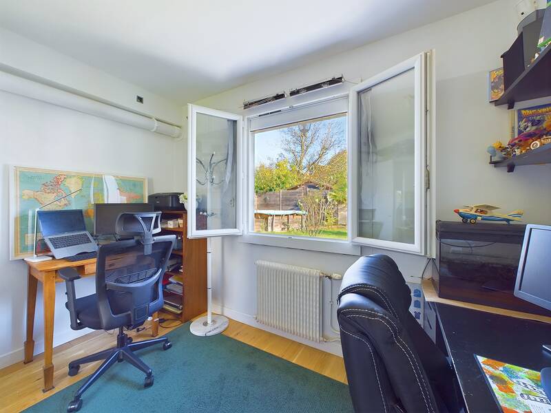 Le Plessis-Trévise (94420), Dans Le Quartier Du Val Roger