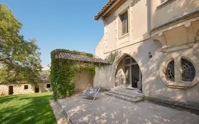 Uzès (30700)