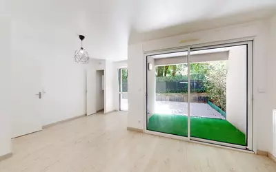 Rennes, Avec Jardin Privatif.