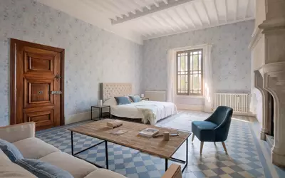 Uzès (30700)