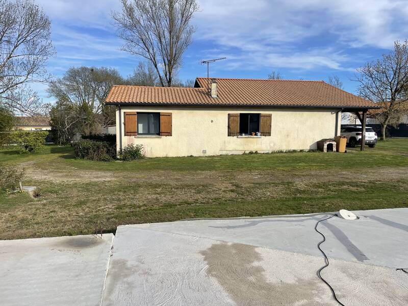 Saint-Martin-De-Laye (33910) Grand Terrain