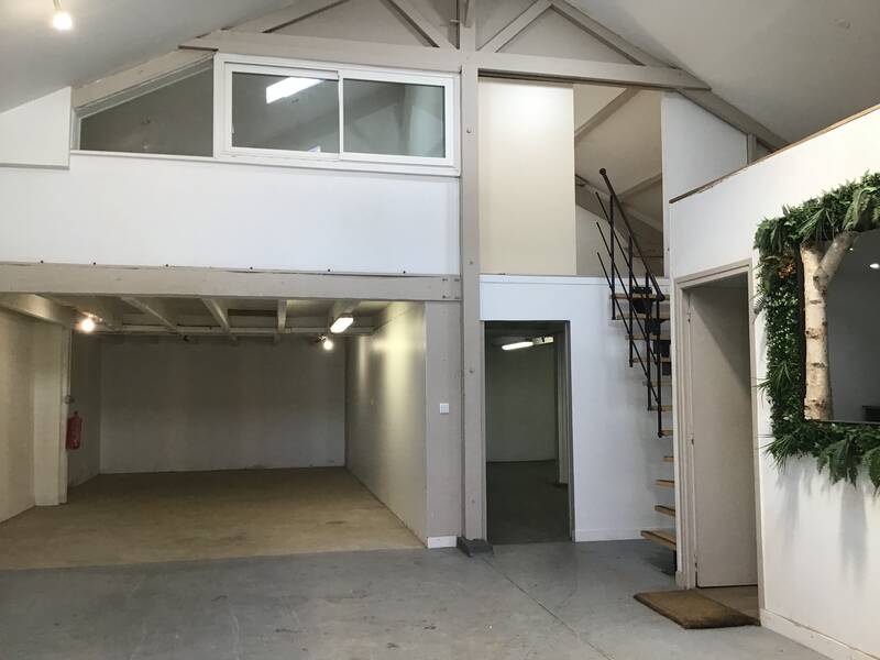 Local d'activité Saint-Maur-Des-Fossés (94100) - 160&nbsp;m² - 2.230&nbsp;&euro;