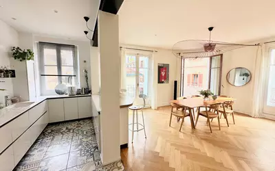 Appartement 6 pièces 197 m² · à Évian-les-Bains · 197 m² · 999 000 €
