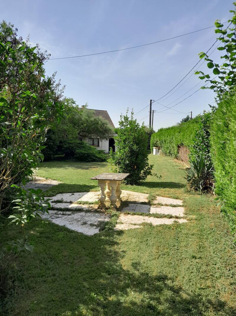 Saint-Avit-Les-Guespières