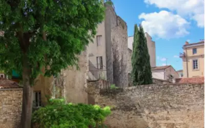 Nîmes (30000)