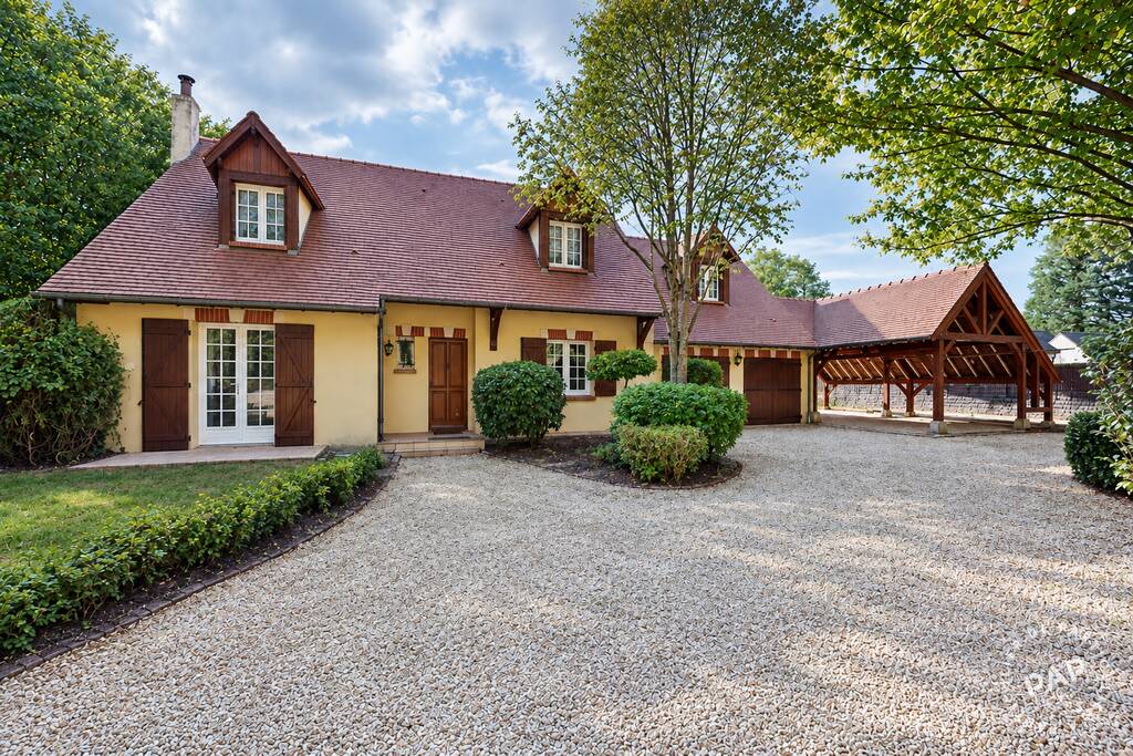 Maison 7 pièces 160 m² · à Vennecy · 160 m² · 385 000 €