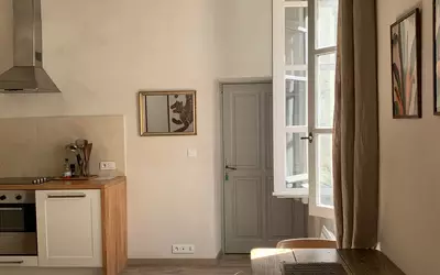 Uzès (30700)