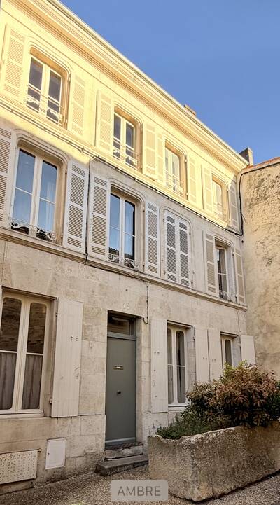 Vente maison 9 pièces Saint-Jean-d'Angély (17400)