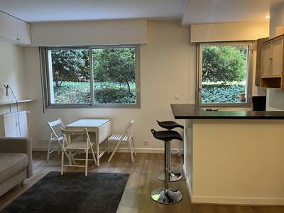 Location appartement studio Paris 7e