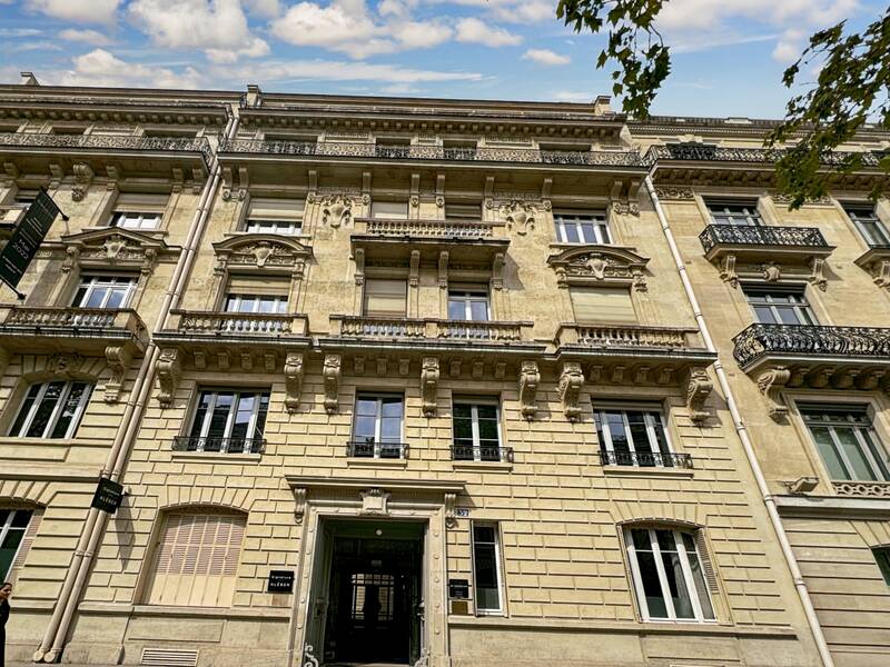 Bureaux, local professionnel Paris 16E - 8&nbsp;m² - 2.266&nbsp;&euro;