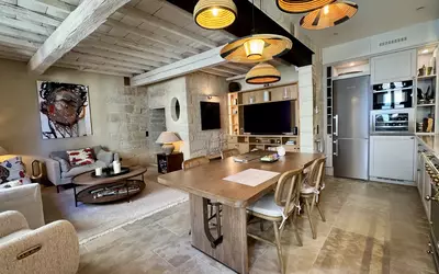 Uzès (30700)