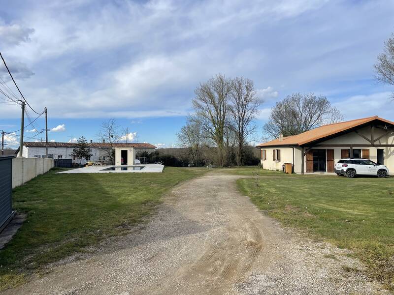 Saint-Martin-De-Laye (33910) Grand Terrain