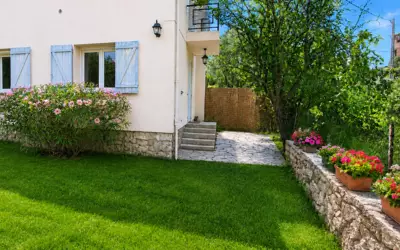 - Rez-De-Jardin