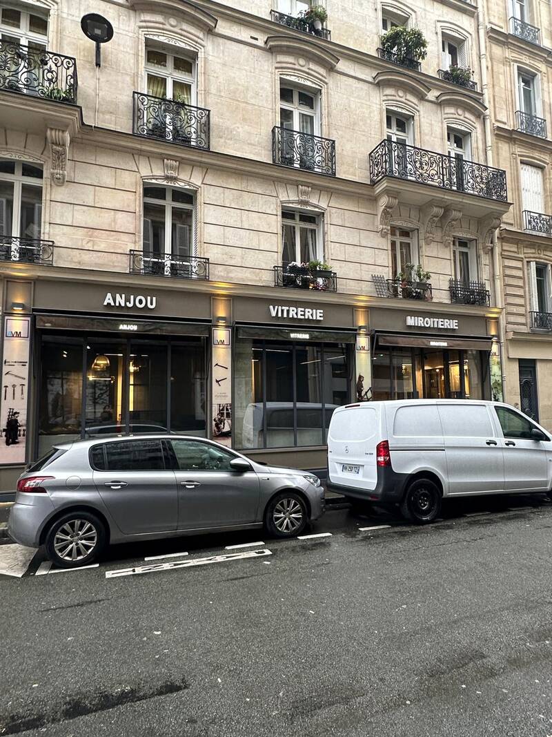 Local commercial Paris 8E (75008) - 210&nbsp;m² - 7.250&nbsp;&euro;