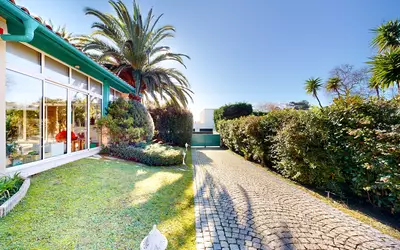 Plain Pied Avec Spacieux Jardin Et Piscine