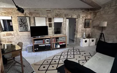 Uzès (30700)