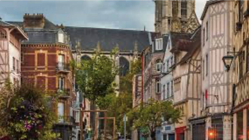 Rouen (76000)