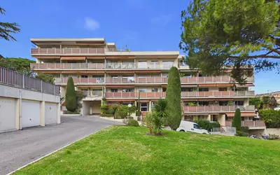 Cannes (06400)