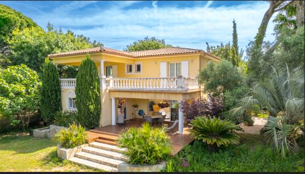 Fréjus (83600)