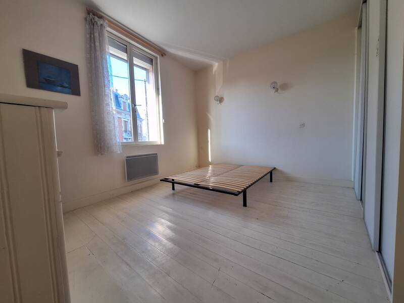 Chauny (02300)