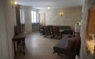 Uzès (30700)
