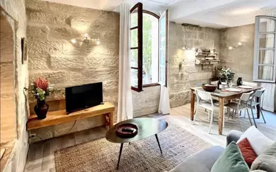 Uzès (30700)