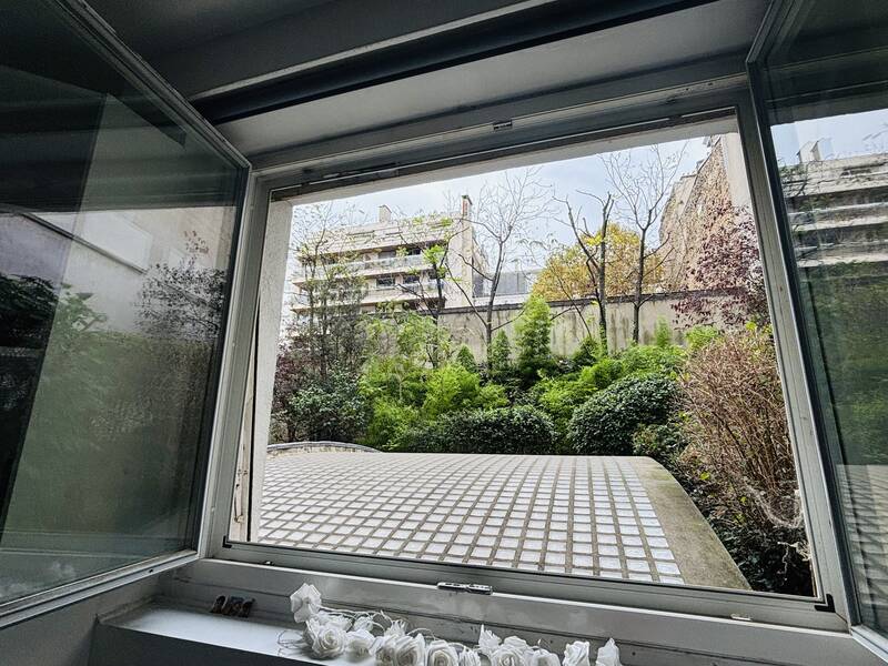Chambre De Bonne, Paris 15E (75015)