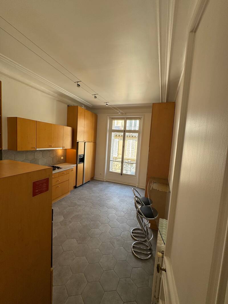 Paris 8E