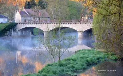 Un Bijou À La Campagne A 40 Kms De Gueret Dans Un Village Authentique.