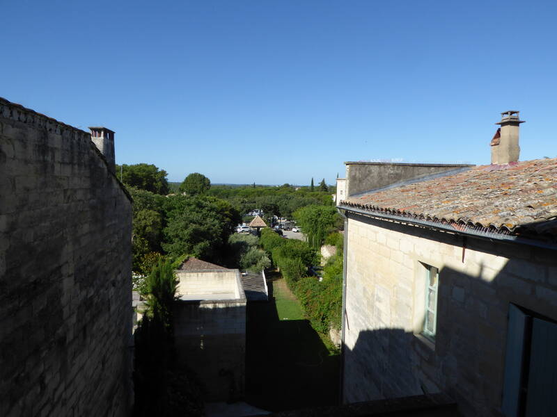 Uzès (30700)