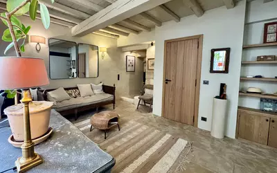 Uzès (30700)