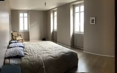 Bourg (33710)