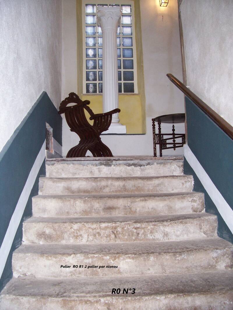 Maison De Maitre Et Ses Annexes Médiévales