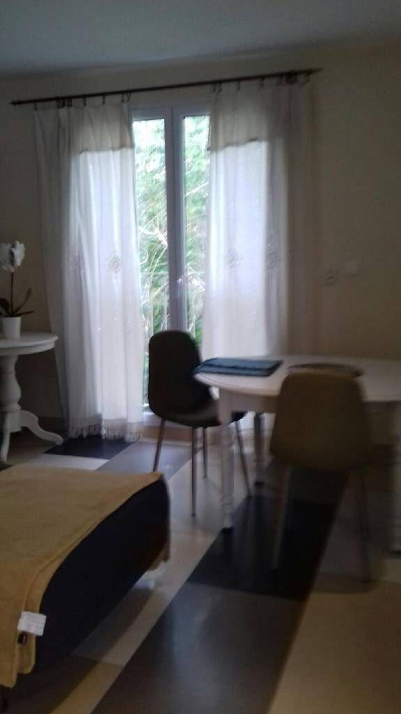 Pertuis (84120)