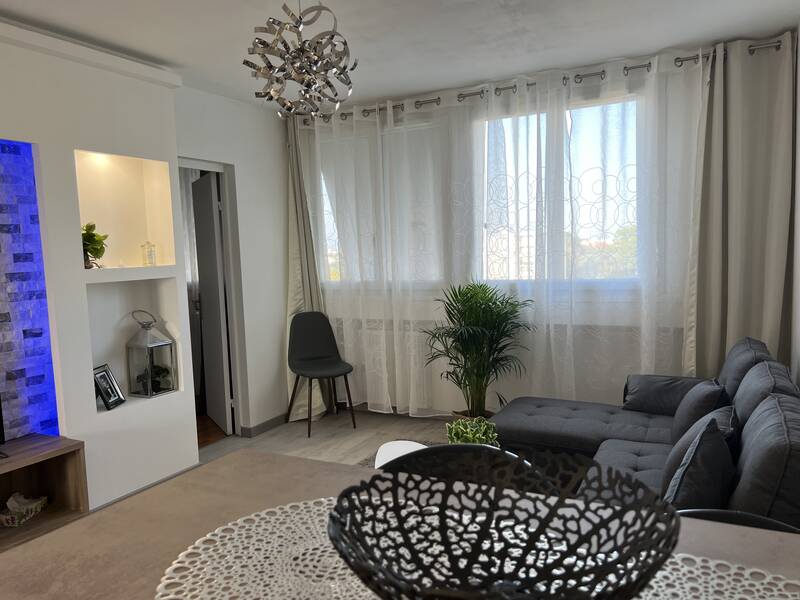 Oullins (69600)