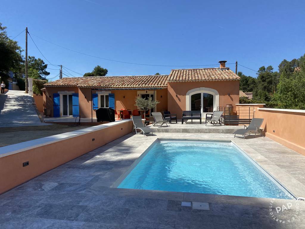 Roussillon (84220)