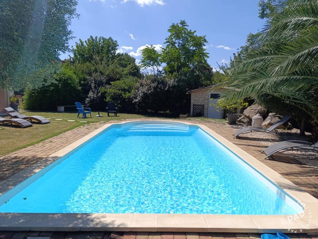 Uzes
