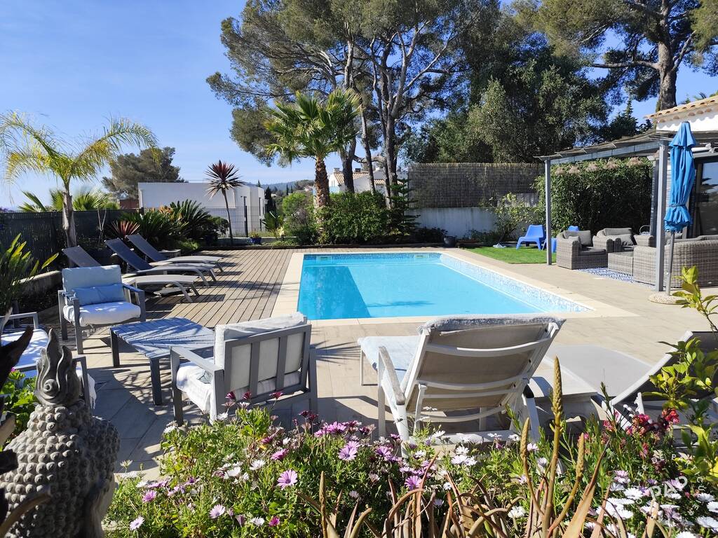 Fréjus (83600)